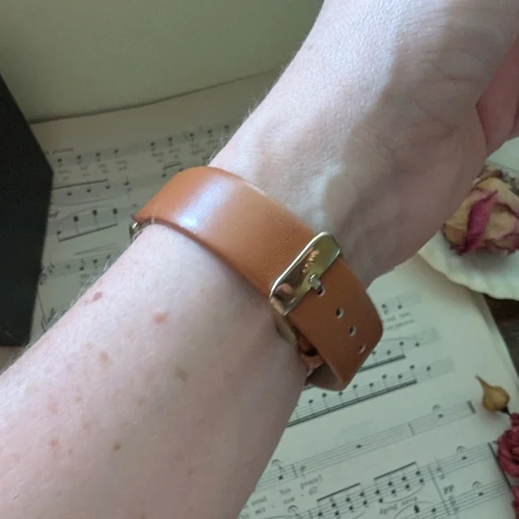 Brown Leather Strap Quartz Watch - Picture 10 of 11